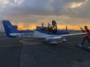 Night flight lesson, do you dare to try it? Cirrus SR20 G3
